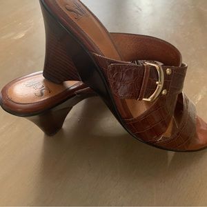 Brown sandals, high heel. Size 9